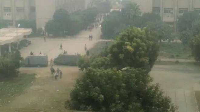 قوات الأمن تمشط جامعة الأزهر بأسيوط للبحث عن الإخوان 