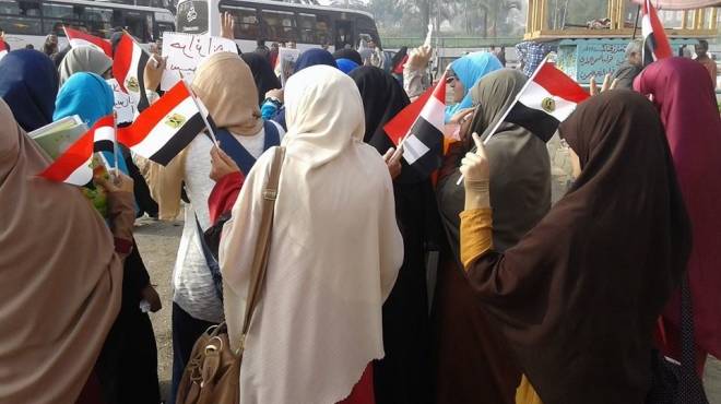 مسيرة ووقفة لطالبات أزهر أسيوط اعتراضا على براءة مبارك