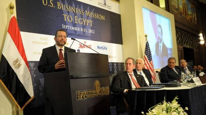 رئيس الوزراء  للشركات الأمريكية: المرحلة الانتقالية لم تنتهِ بعد.. ومصر تنتظر «دستوراً» و«برلماناً» نهاية العام الجارى 