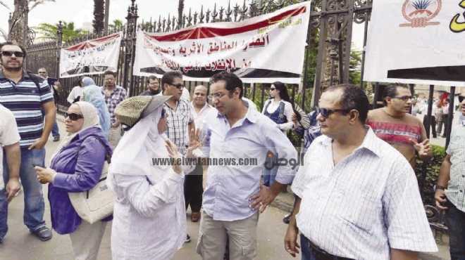 وقفة للمرشدين أمام «المتحف المصرى» للمطالبة بعودة الأمن 