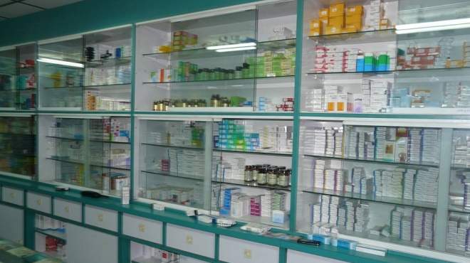 ضبط 3 صيدليات تبيع أدوية منتهية الصلاحية ومنشطات جنسية مجهولة في أسيوط