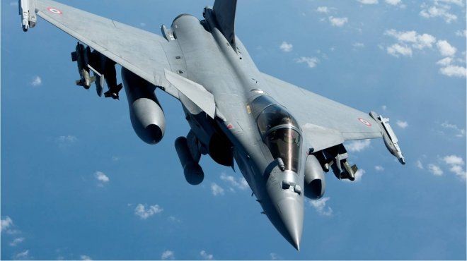 «لاتريبيون»: فرنسا تعطل صفقة المقاتلات لمصر