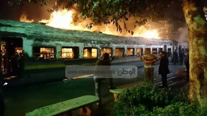 عناصر الإخوان يحرقون عربتين بقطار 