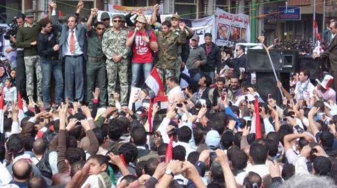 تزايد المتظاهرين في التحرير.. والهتافات: أمة واحدة إسلامية ضد الهجمة الأمريكية
