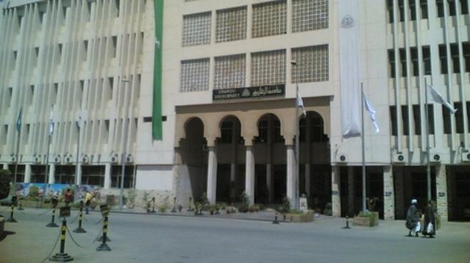 إضراب موظفي جامعة الزقازيق للمطالبة بزيادة رواتبهم ومساواتهم بأساتذة الجامعة