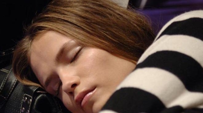 دراسة: النوم العميق يقل مع تقدم عمر الإنسان