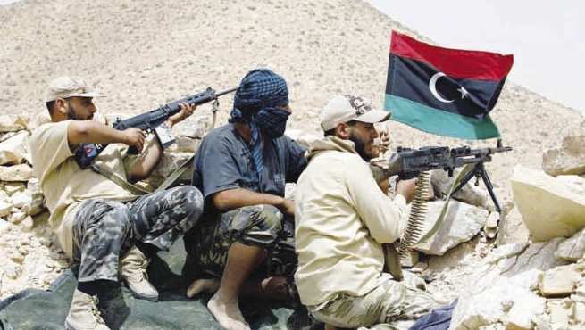 مصريون يهربون إلى صحراء ليبيا خوفاً من اشتباكات «بنى وليد»
