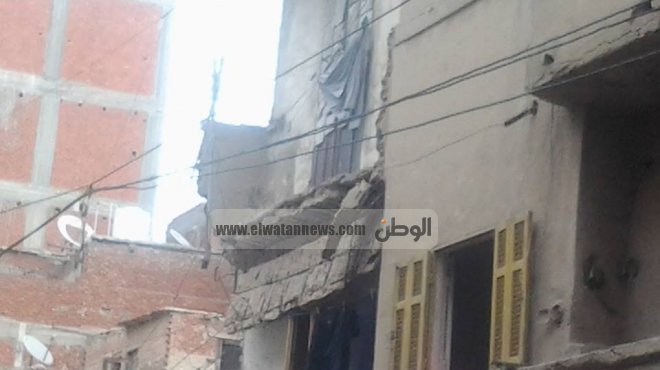 في عزبة عثمان بالبحيرة.. الناجي من سقوط البيت لم يسلم من صعق الكهرباء
