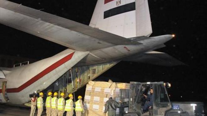بالصور| مصر ترسل طائرتين عسكريتين لتقديم مساعدات للأشقاء في تونس