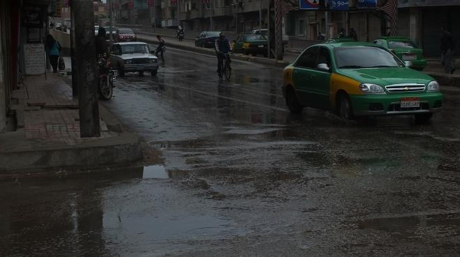هطول أمطار غزيرة على محافظة المنوفية يتسبب في شلل مروري