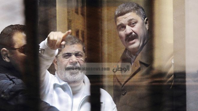 الحكم على «مرسى» 21 أبريل.. والقاضى يرفض ترافع «المعزول» عن نفسه