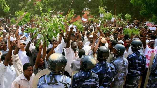 وزير الإعلام السوداني: اعتقال 13 شخصا على خلفية 