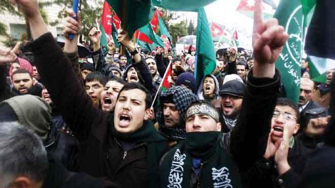 احتجاجات وأعمال شغب في الأردن بعد قرار الحكومة رفع أسعار المحروقات