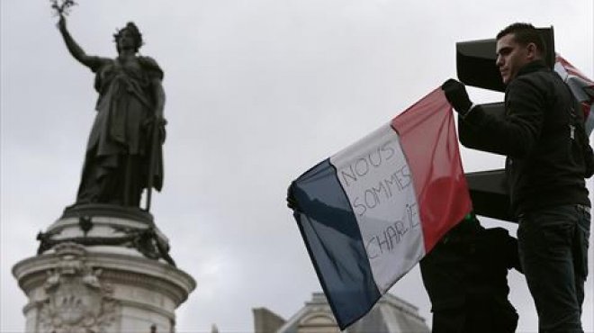الحكومة الفرنسية مستعدة لإغلاق أي مساجد تساعد 