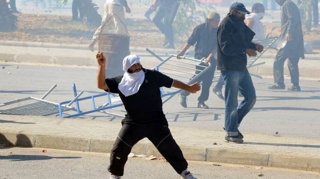  الشرطة تفرق سلفيين في مدينتين بجنوب تونس 