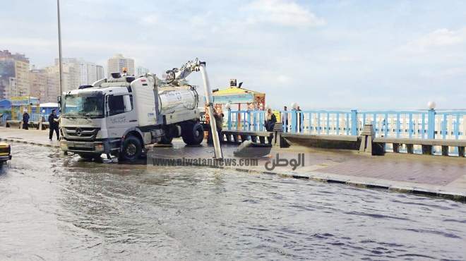 إعادة امتحان الطلاب المتغيبين بسبب غرق شوارع الإسكندرية بالمجاري