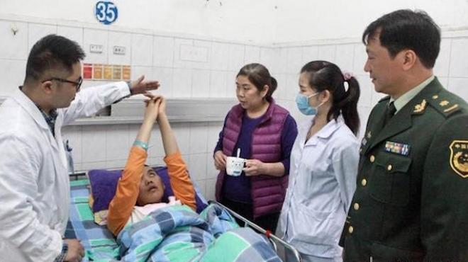 شاب صيني يستيقظ من غيبوبته ليلتقط 16 دولارًا من يد ممرضة
