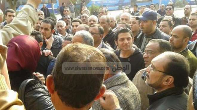 شركة تركية تحتجز عمال مصريين طالبوا بمساواتهم بالأجانب في سفاجا