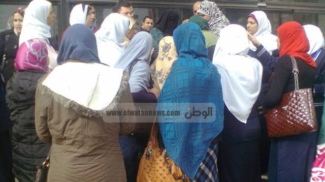 وقفة احتجاجية لممرضات مستشفى كفرالدوار بعد تعرض زميلتهن لاعتداء