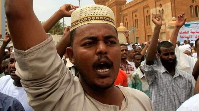  وقفة احتجاجية للتيارات الإسلامية السودانية أمام السفارة المصرية بالخرطوم
