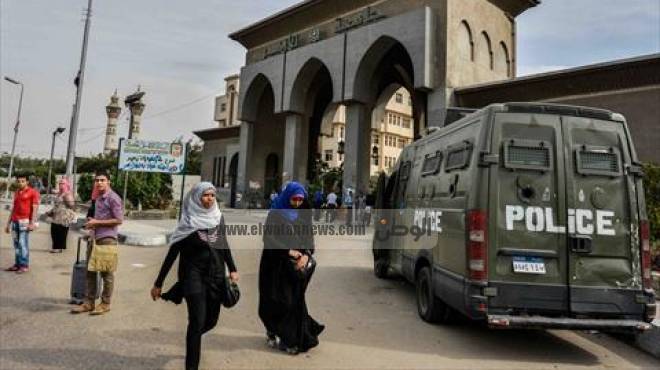 الشرطة تدخل حرم جامعة الأزهر فرع البنات لفض مظاهرة لطالبات الإخوان