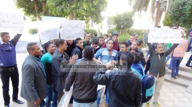 طلاب معهد خدمة اجتماعية بأسوان يتظاهرون لليوم الثاني ضد وزير التعليم