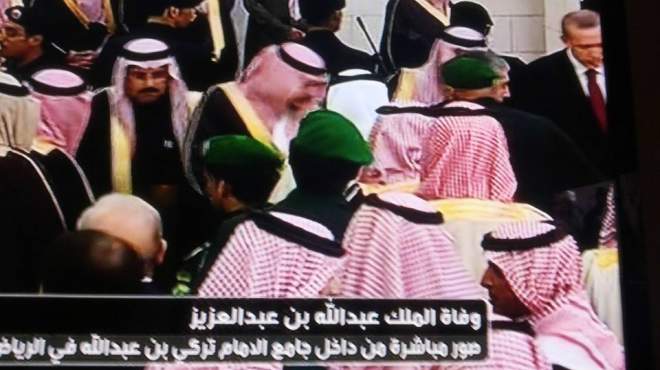 وصول الوفد الإماراتي إلى الرياض للمشاركة بجنازة الملك عبدالله