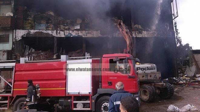 إصابة 4 في حريق ضخم بالمنطقة الخشبية ببورسعيد 