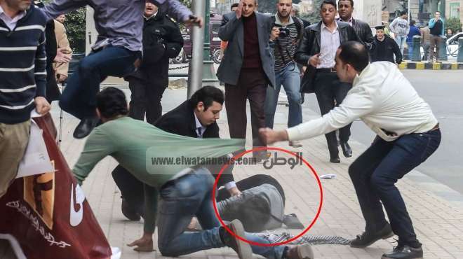 بالصور| لحظة مقتل الناشطة شيماء الصباغ بمحيط ميدان التحرير