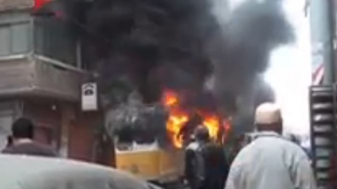  بالفيديو| لحظة اشتعال النيران في ترام الإسكندرية 