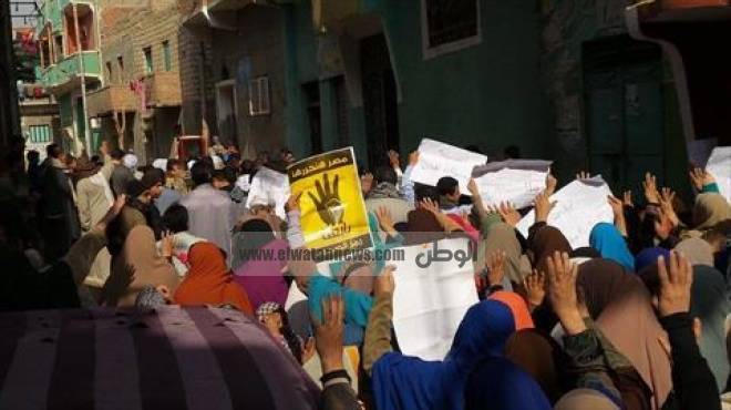 مسيرة للعشرات من تنظيم الإخوان تجوب شوارع مدينة الفيوم