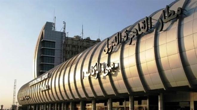 ضبط 30 ألف حقنة وأقراص فيتامين مع راكبة بمطار القاهرة