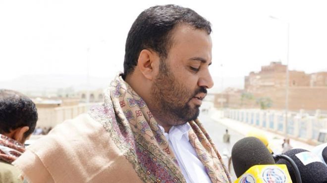 موجة انتقادات حادة تواجه مستشار الرئيس اليمني بسبب