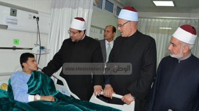 بالصور| مختار جمعة يزور مصابي حادث العريش بالمجمع الطبي للقوات المسلحة