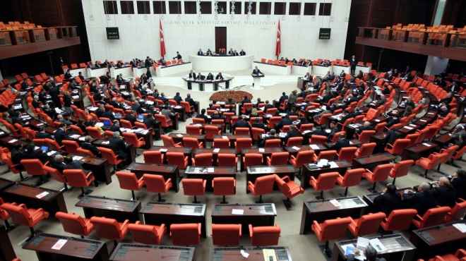 البرلمان التركي يرجئ البحث في مشروع قانون الشرطة