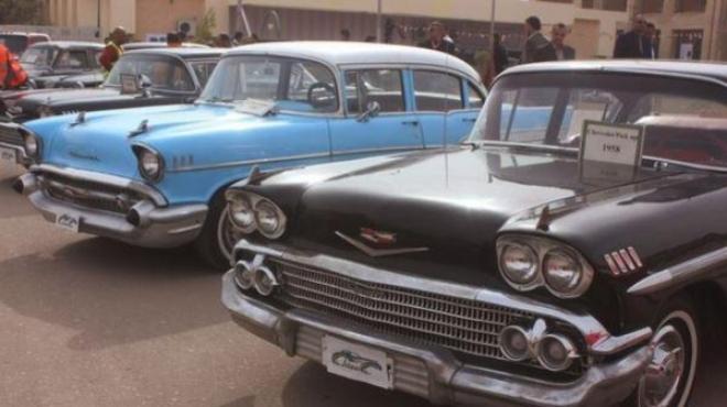 بالصور| جامعة البصرة تحتضن أول معرض للسيارات الكلاسيكية