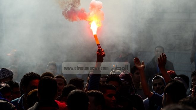 بالصور| شماريخ وألعاب نارية في مظاهرات جامعة القاهرة اليوم