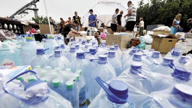 ضبط 5 أطنان مياه معدنية غير صالحة للشرب قبل توزيعها على فنادق الغردقة