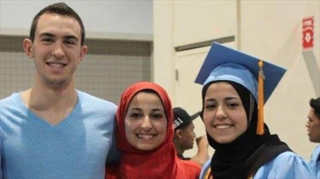 «ملحد» يقتل أسرة مسلمة فى أمريكا ونشطاء يطالبون «أوباما» بـ«الإدانة»