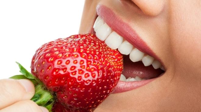 3 وصفات طبيعية لأسنان ناصعة البياض
