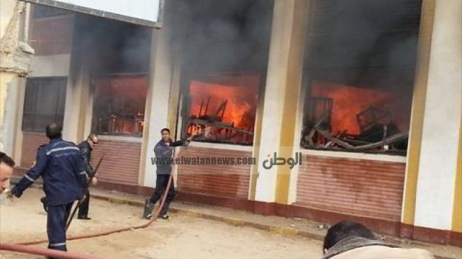 بالصور| حريق هائل بمجمع مدارس في الدقهلية.. والدفع بـ12 سيارة إطفاء
