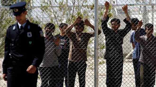 اليونان تتجه لإغلاق مراكز احتجاز المهاجرين بعد انتحار أحدهم