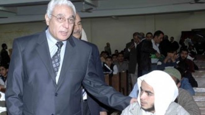  رئيس جامعة الأزهر ينهي أزمة بدل الأساتذة ويوافق على افتتاح كلية تمريض للطالبات 