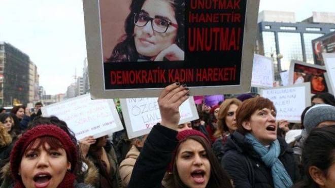 15 ألف يتظاهرون بجنوب تركيا بعد مقتل طالبة في محاولة اغتصاب 