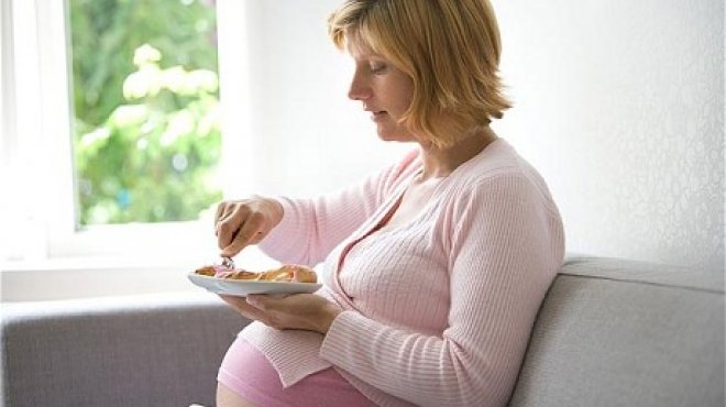 دراسة: زيادة وزن الأم أثناء الحمل يهدد الطفل بأمراض القلب