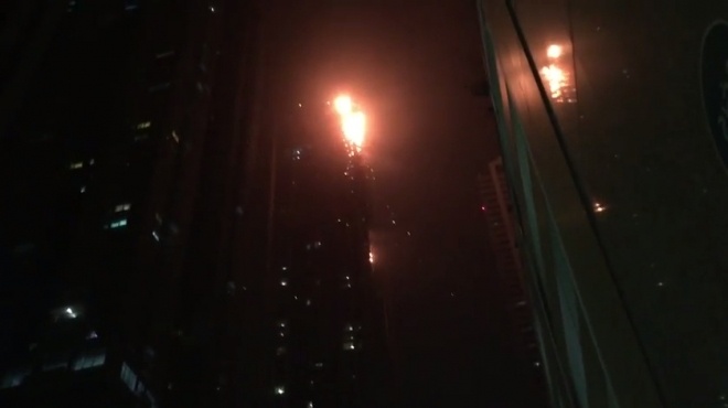 بالفيديو| اندلاع حريق بأحد أكبر أبراج العالم في دبي