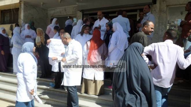 إحالة 18 طبيبا وفنيا وأخصائي تمريض إلى الشئون القانونية بسمنود الغربية