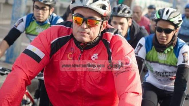 بالصور| محافظ الإسكندرية يقود ماراثون الدراجات على الكورنيش