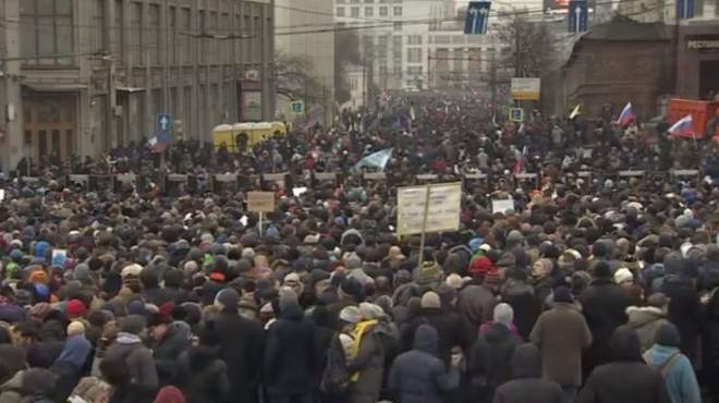 الداخلية الروسية: ارتفاع عدد المشاركين في مسيرة عزاء نيمتسوف لـ16 ألفا