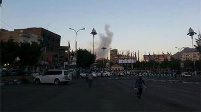 عاجل| قتلى وجرحى في انفجار سيارة مفخخة استهدفت مسجدا وسط صنعاء